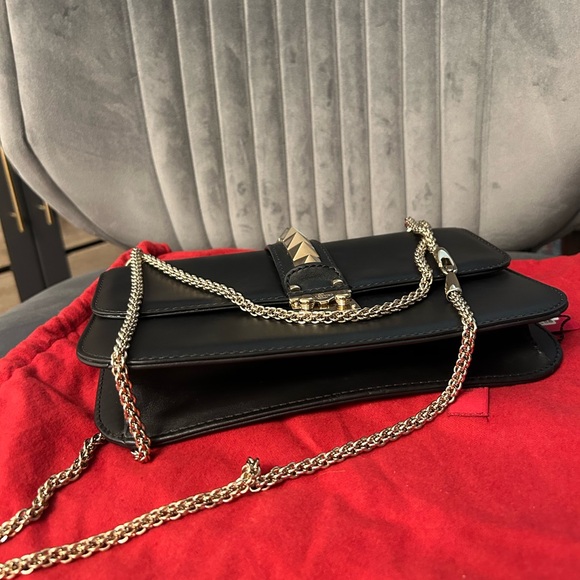 Valentino Rockstud Medium Shoulder Bag - Picture 4 of 9